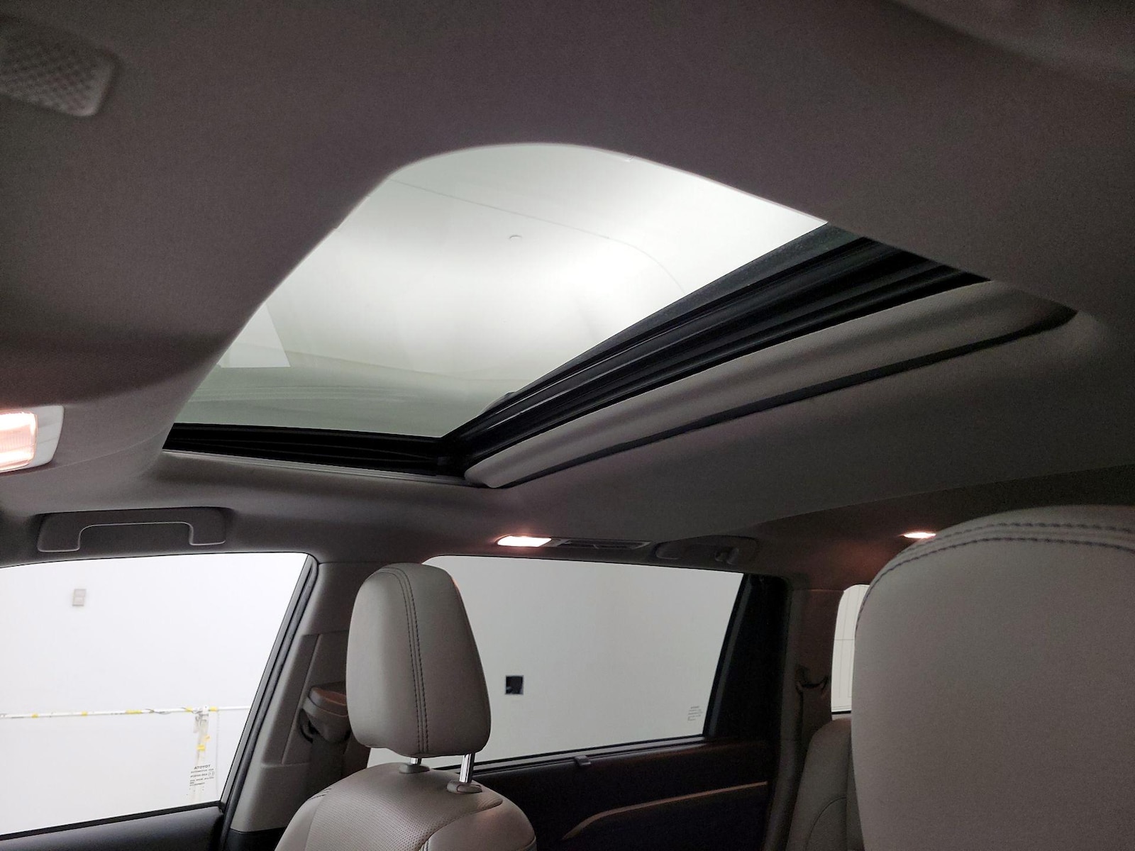 Sunroof(s) & Overhead Airbags