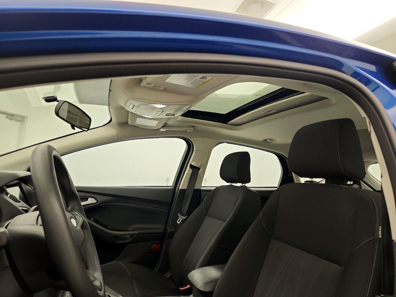 Sunroof(s) & Overhead Airbags