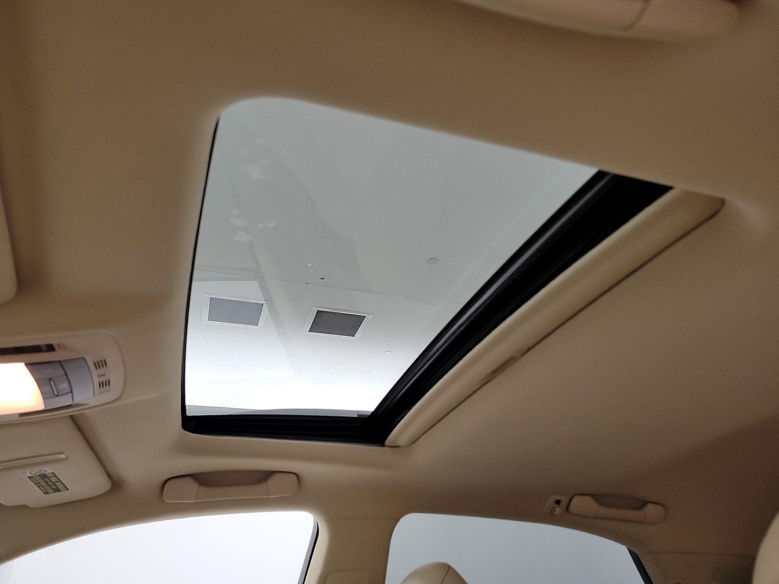 Sunroof(s) & Overhead Airbags