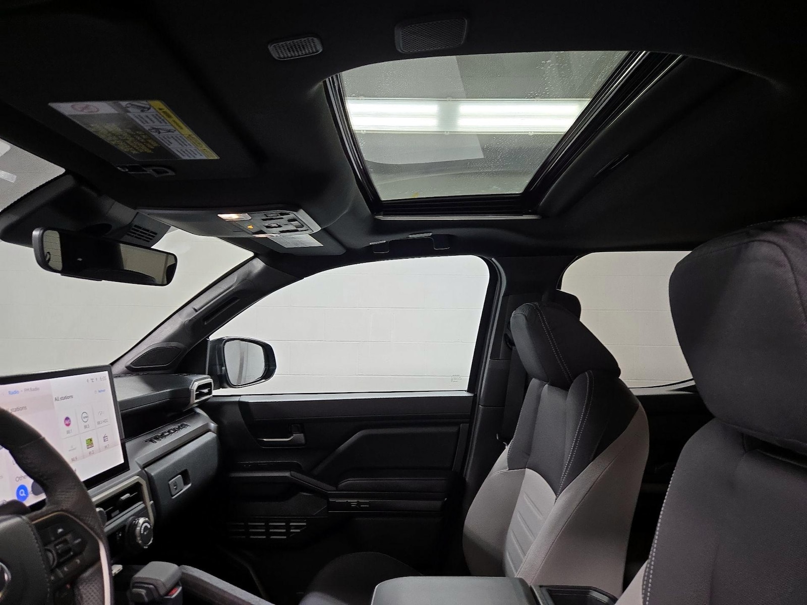 Sunroof(s) & Overhead Airbags