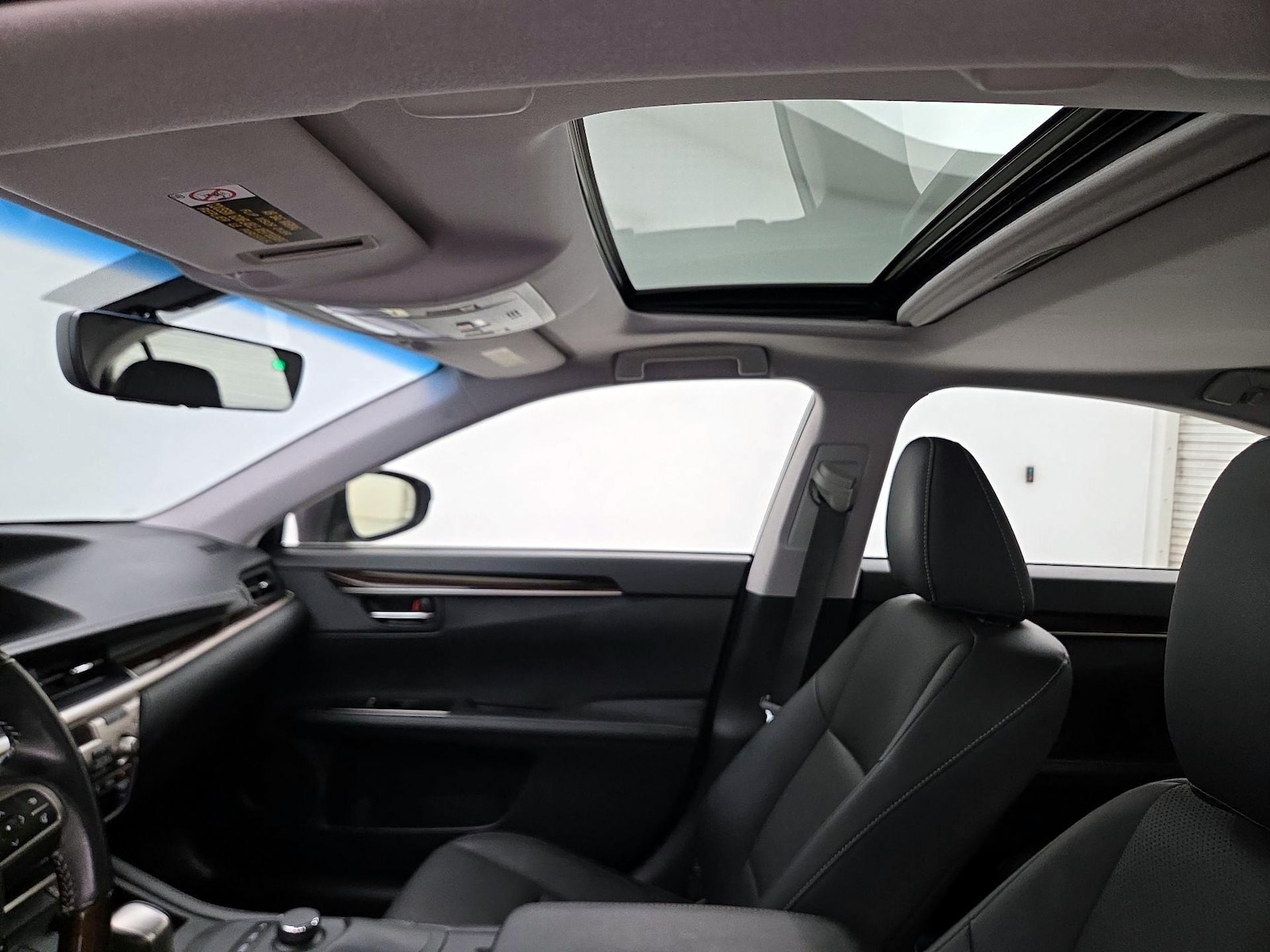 Sunroof(s) & Overhead Airbags