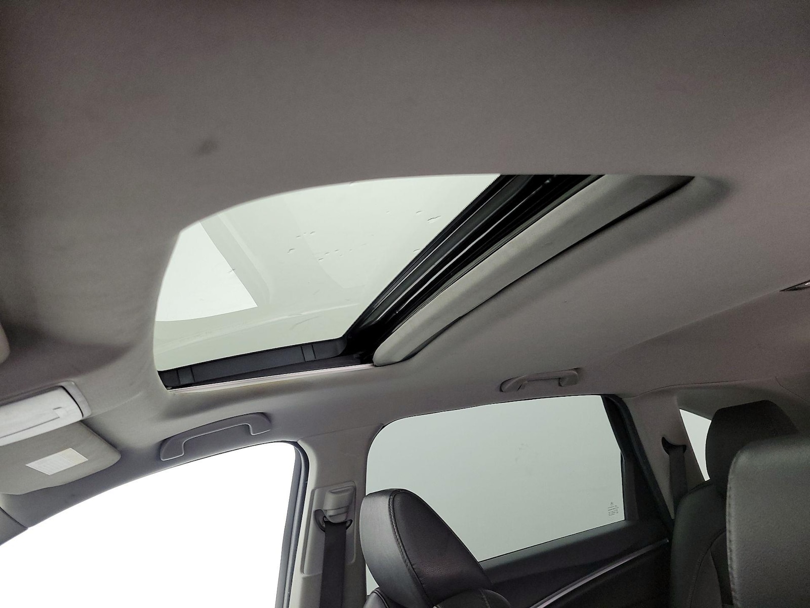 Sunroof(s) & Overhead Airbags