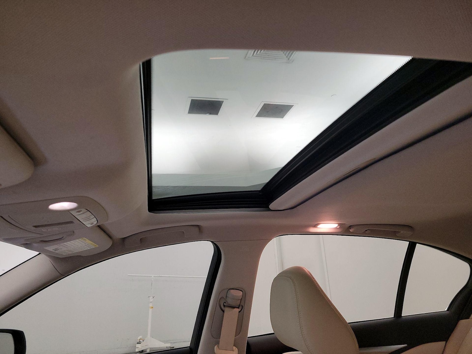 Sunroof(s) & Overhead Airbags