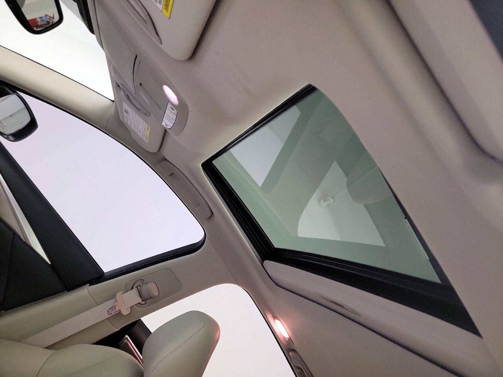 Sunroof(s) & Overhead Airbags