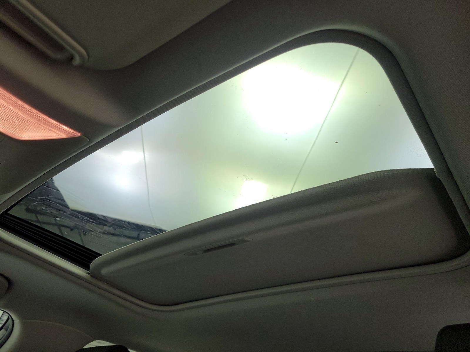 Sunroof(s) & Overhead Airbags