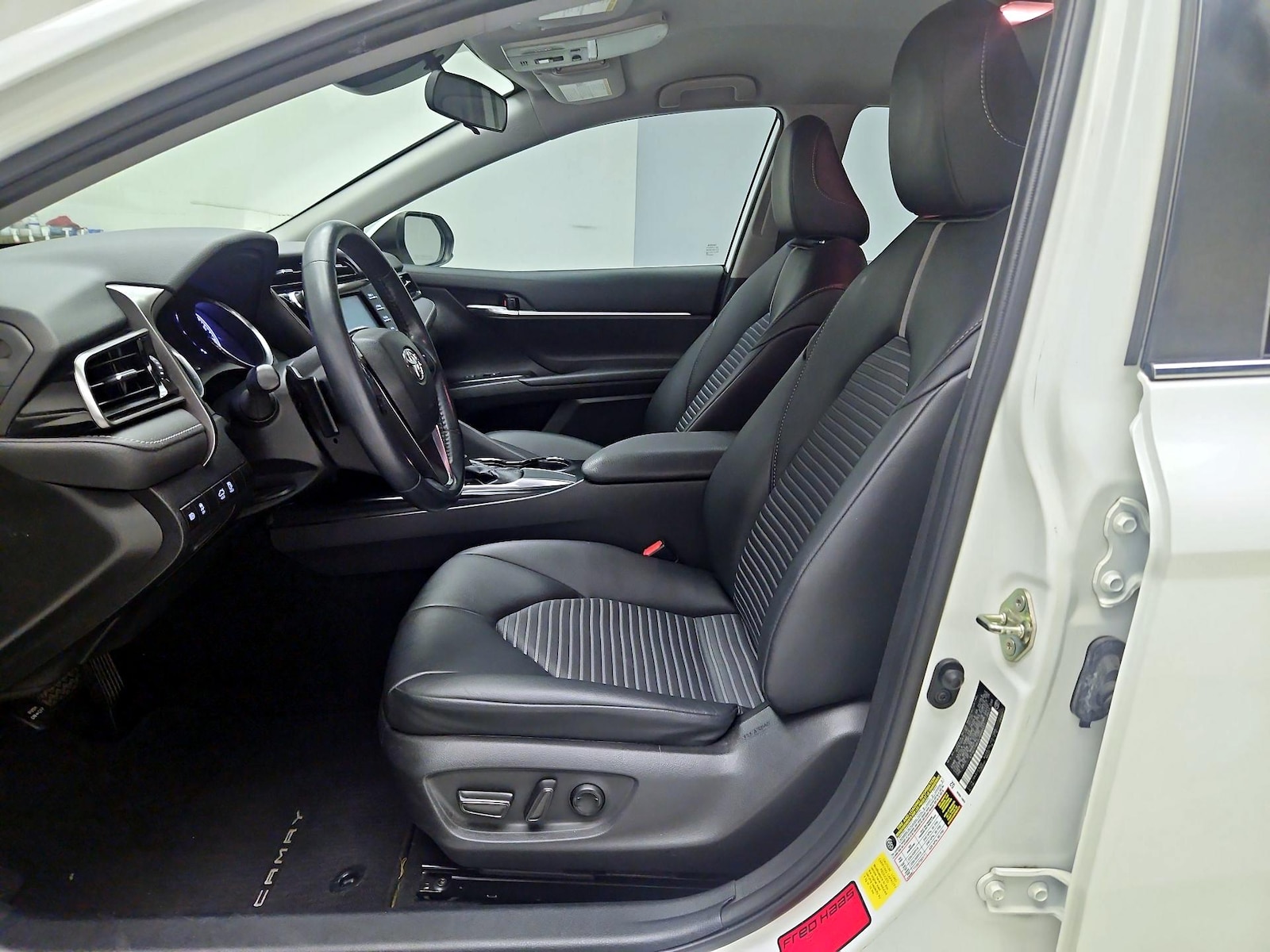 Power Seat(s) & Side Airbags