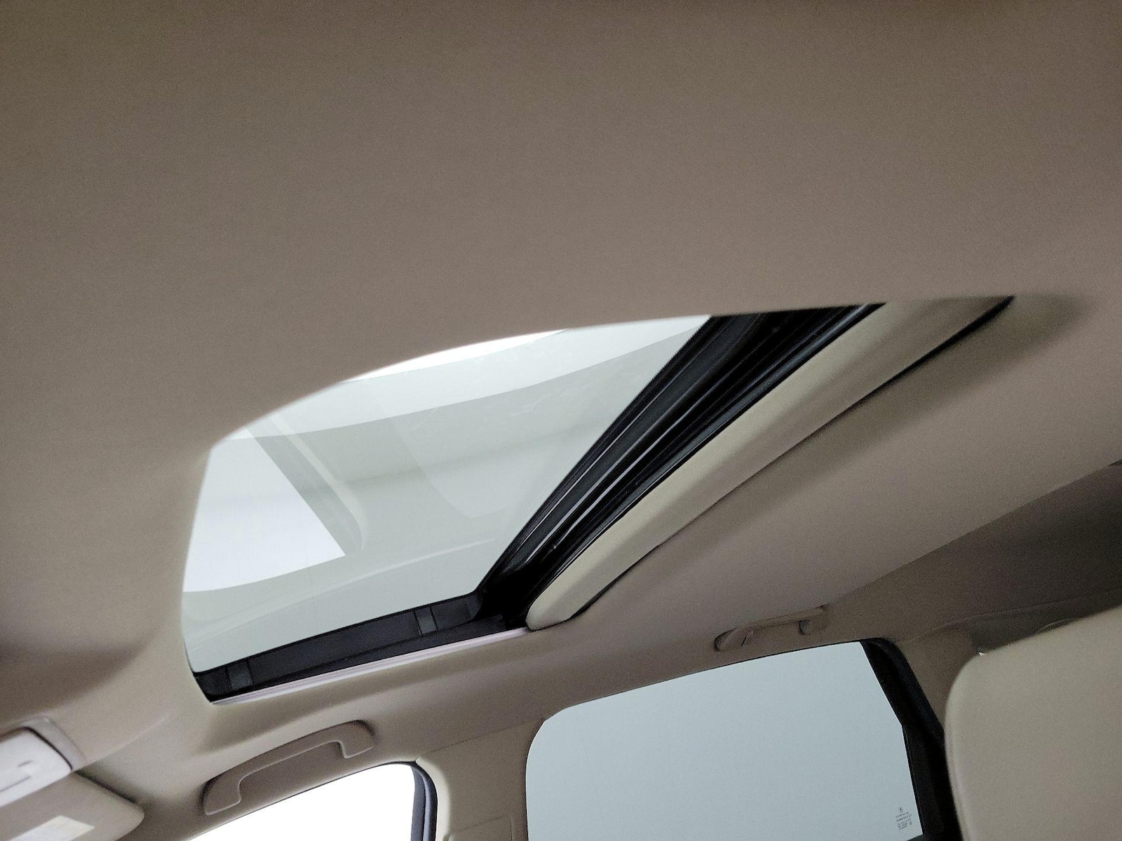 Sunroof(s) & Overhead Airbags