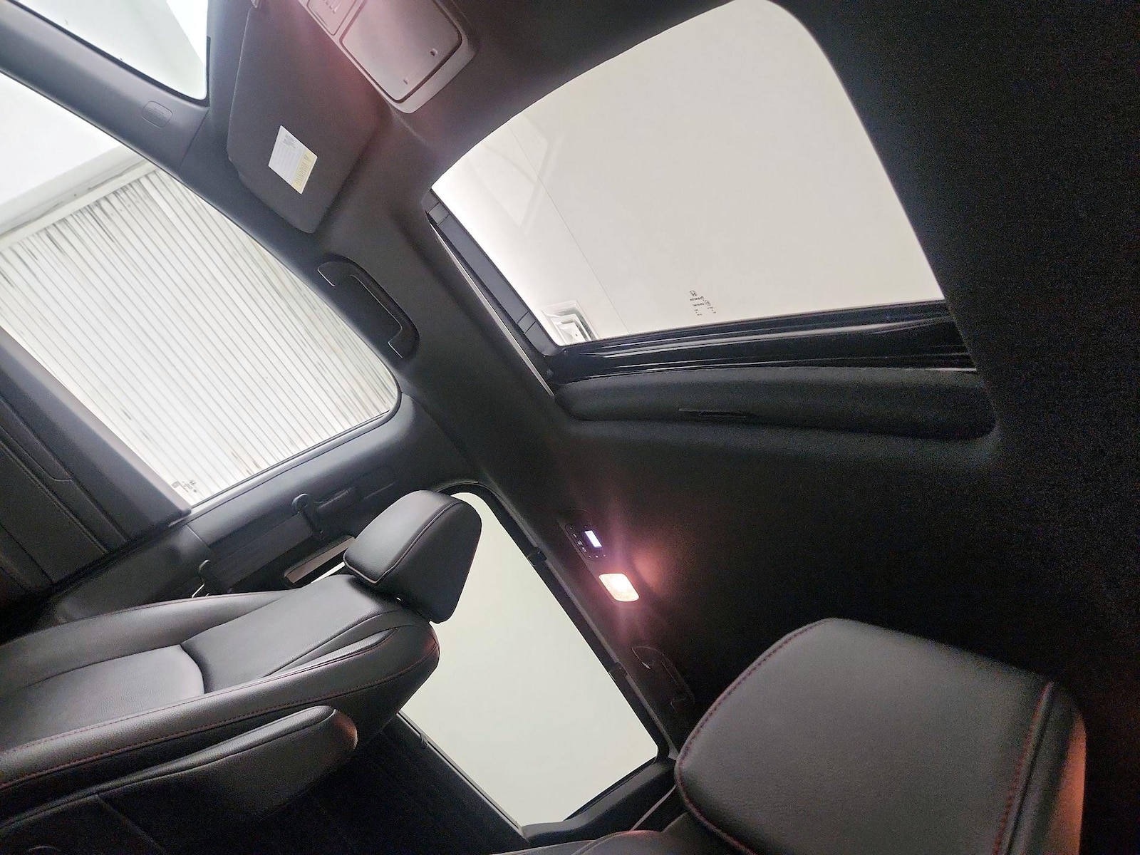 Sunroof(s) & Overhead Airbags