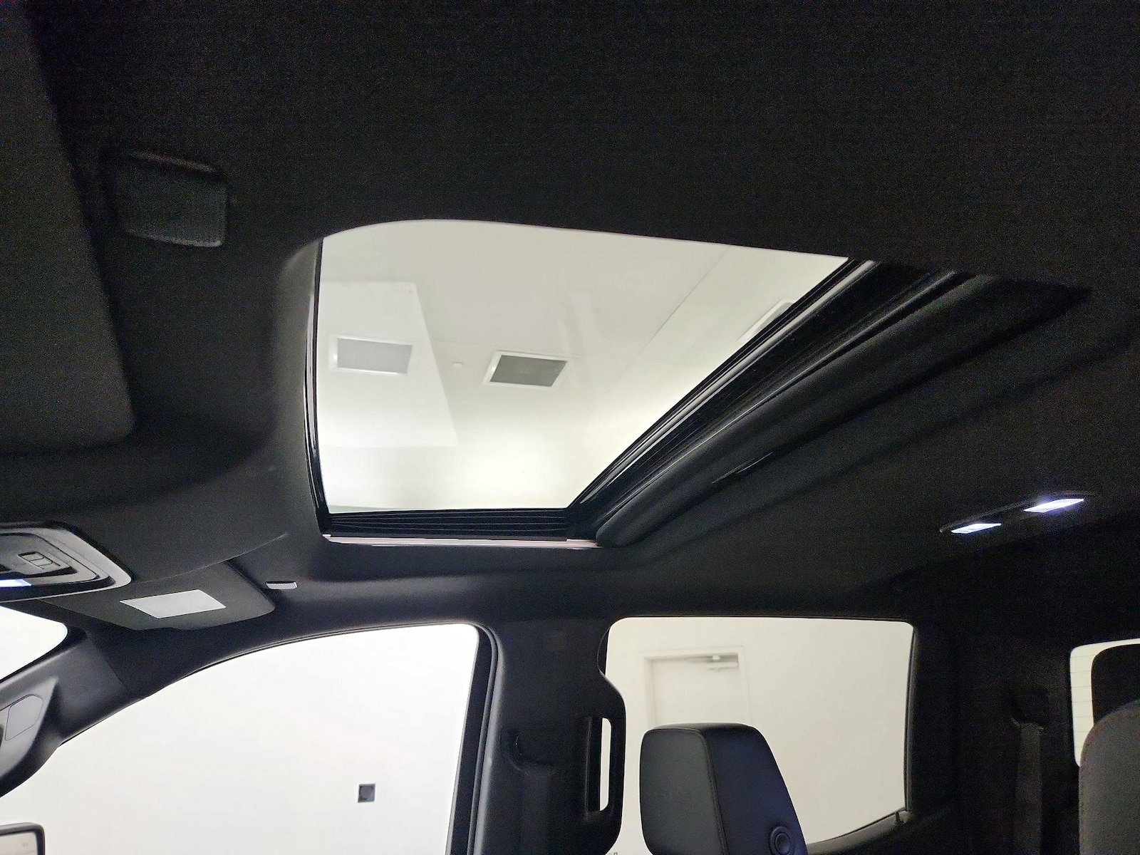 Sunroof(s) & Overhead Airbags