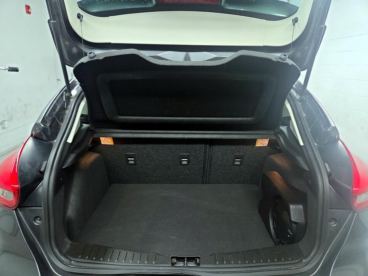 Trunk/Cargo (Seats Up)
