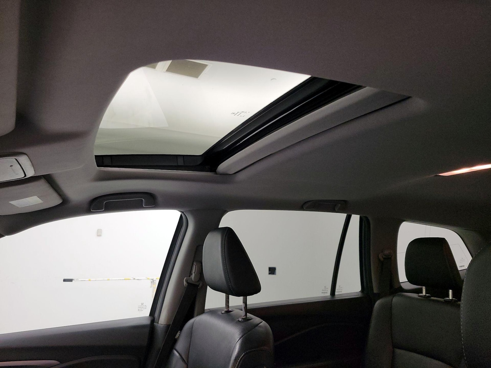 Sunroof(s) & Overhead Airbags