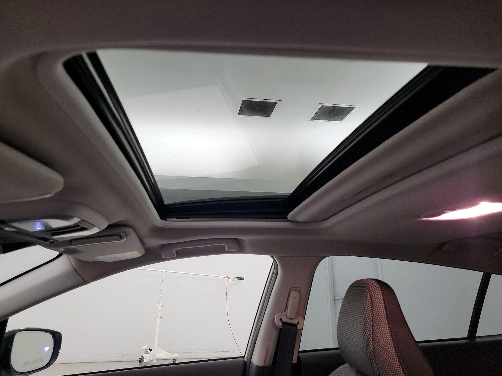 Sunroof(s) & Overhead Airbags