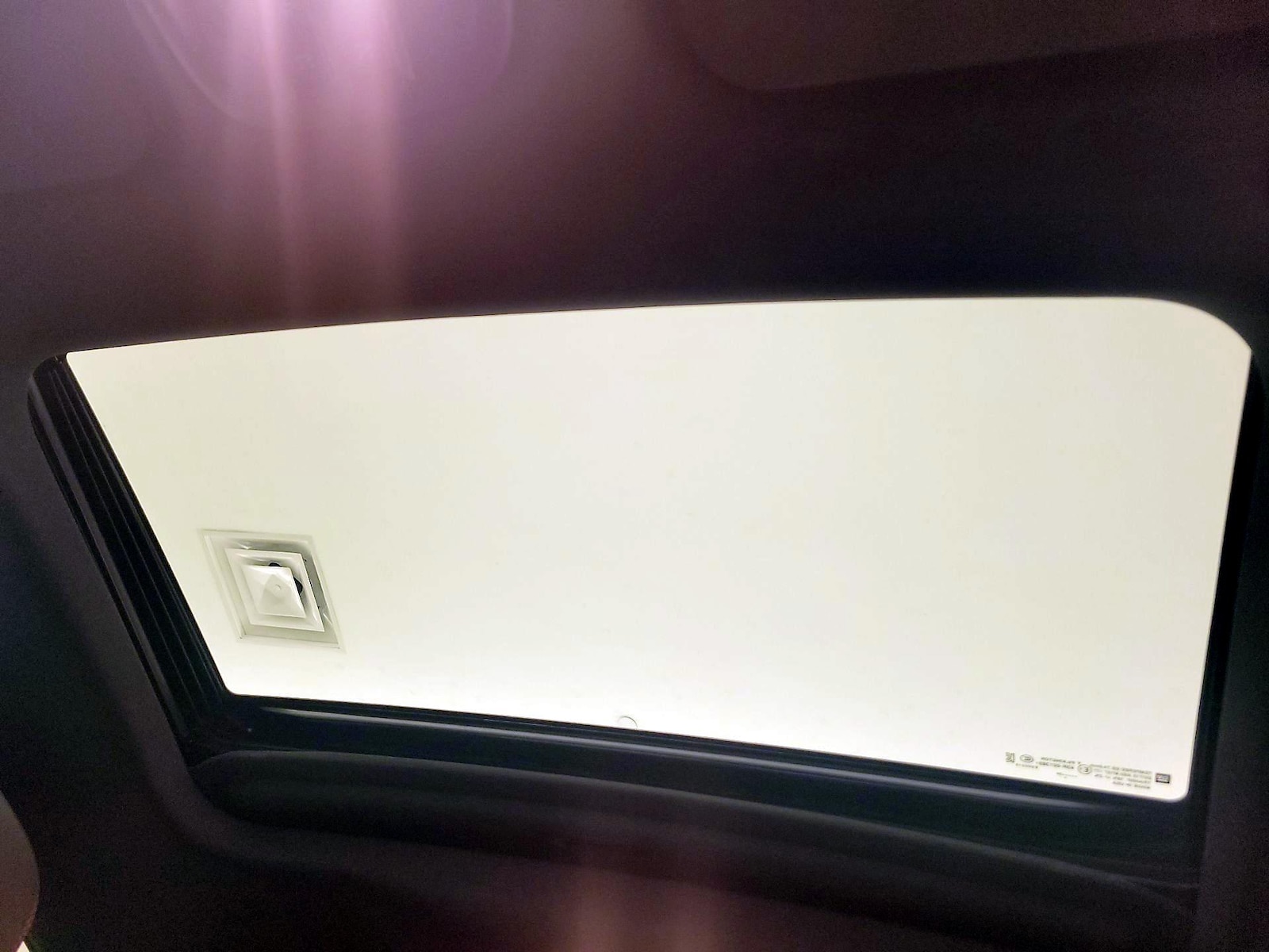 Sunroof(s) & Overhead Airbags