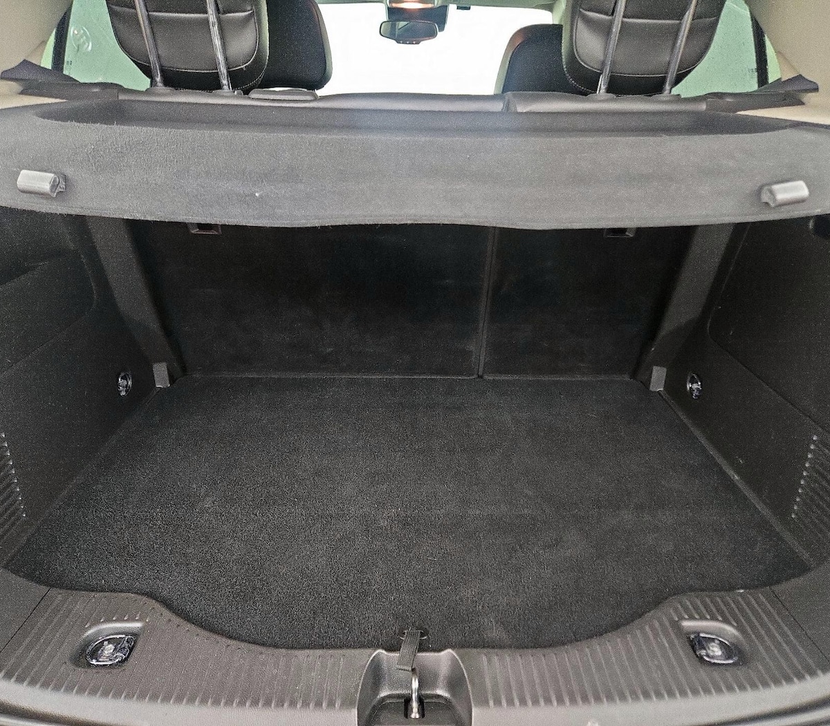 Trunk/Cargo (Seats Up)