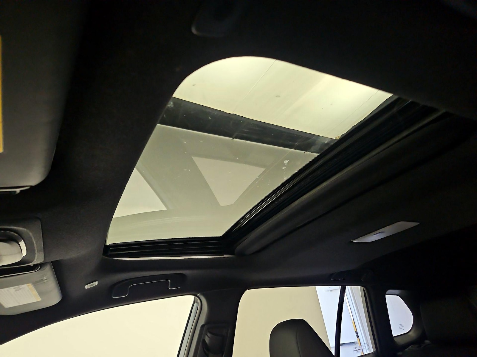 Sunroof(s) & Overhead Airbags