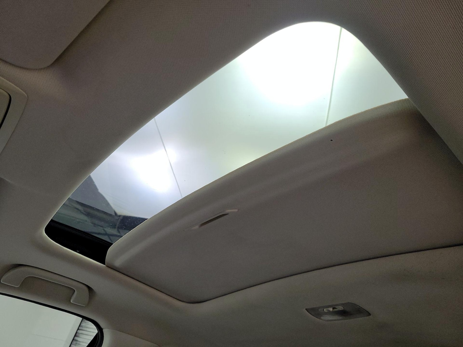 Sunroof(s) & Overhead Airbags