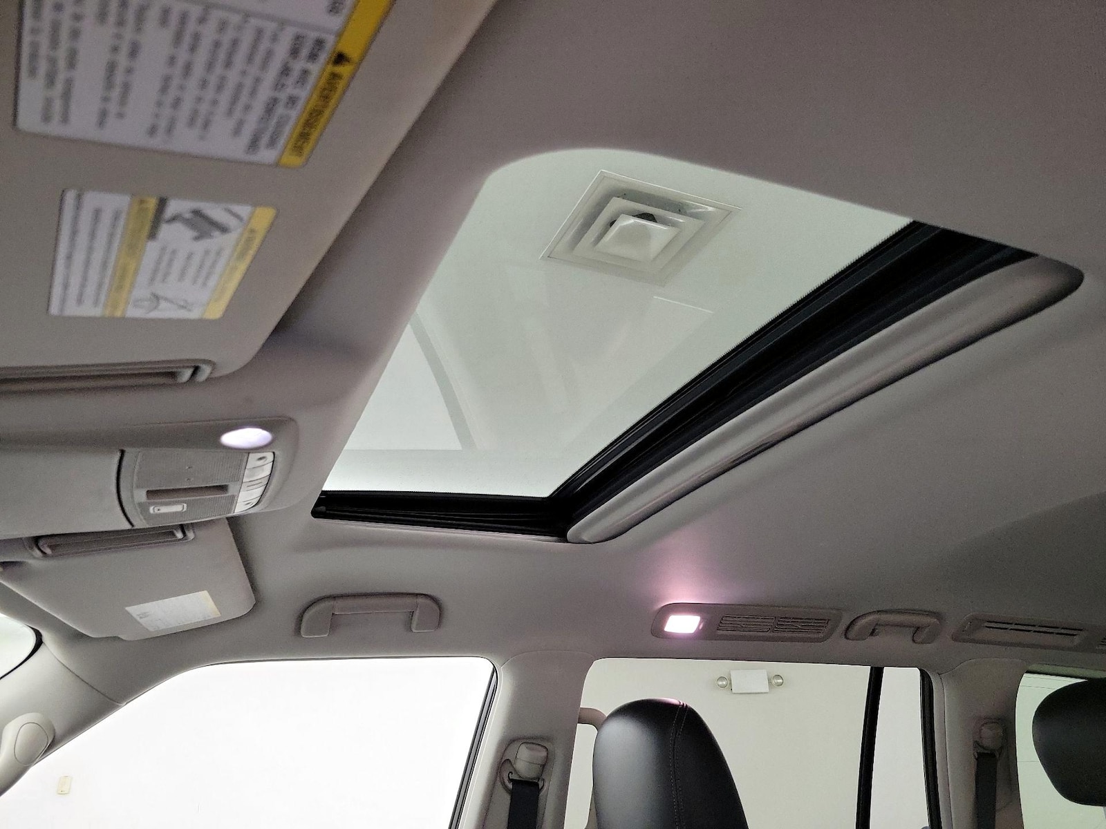 Sunroof(s) & Overhead Airbags