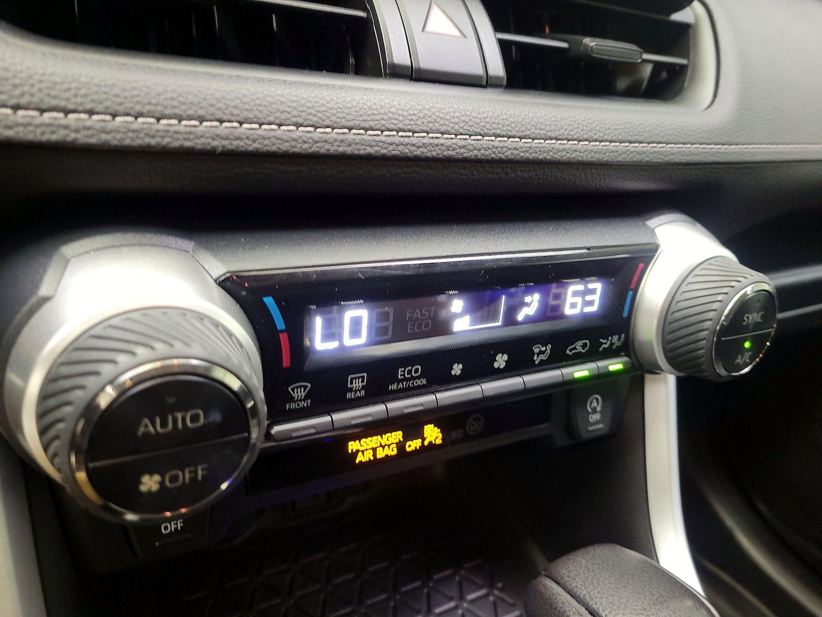 2020 Toyota RAV4 XLE - Photo 16