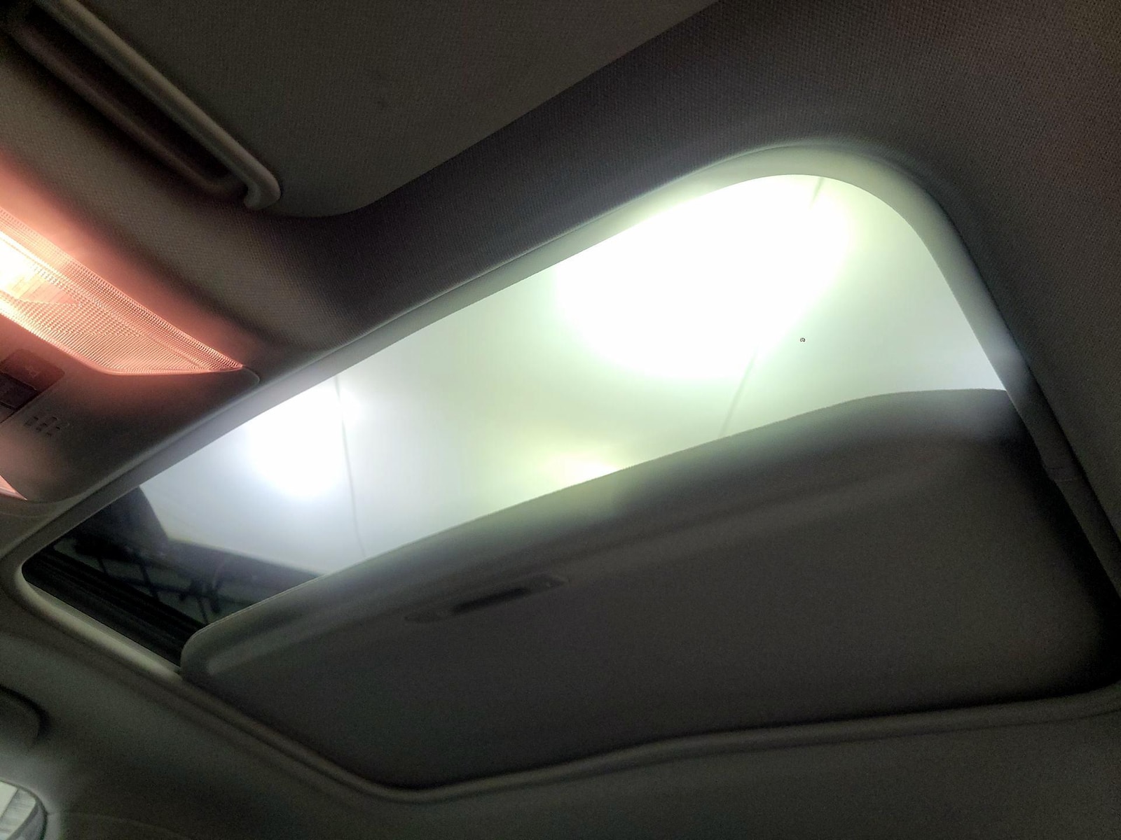 Sunroof(s) & Overhead Airbags