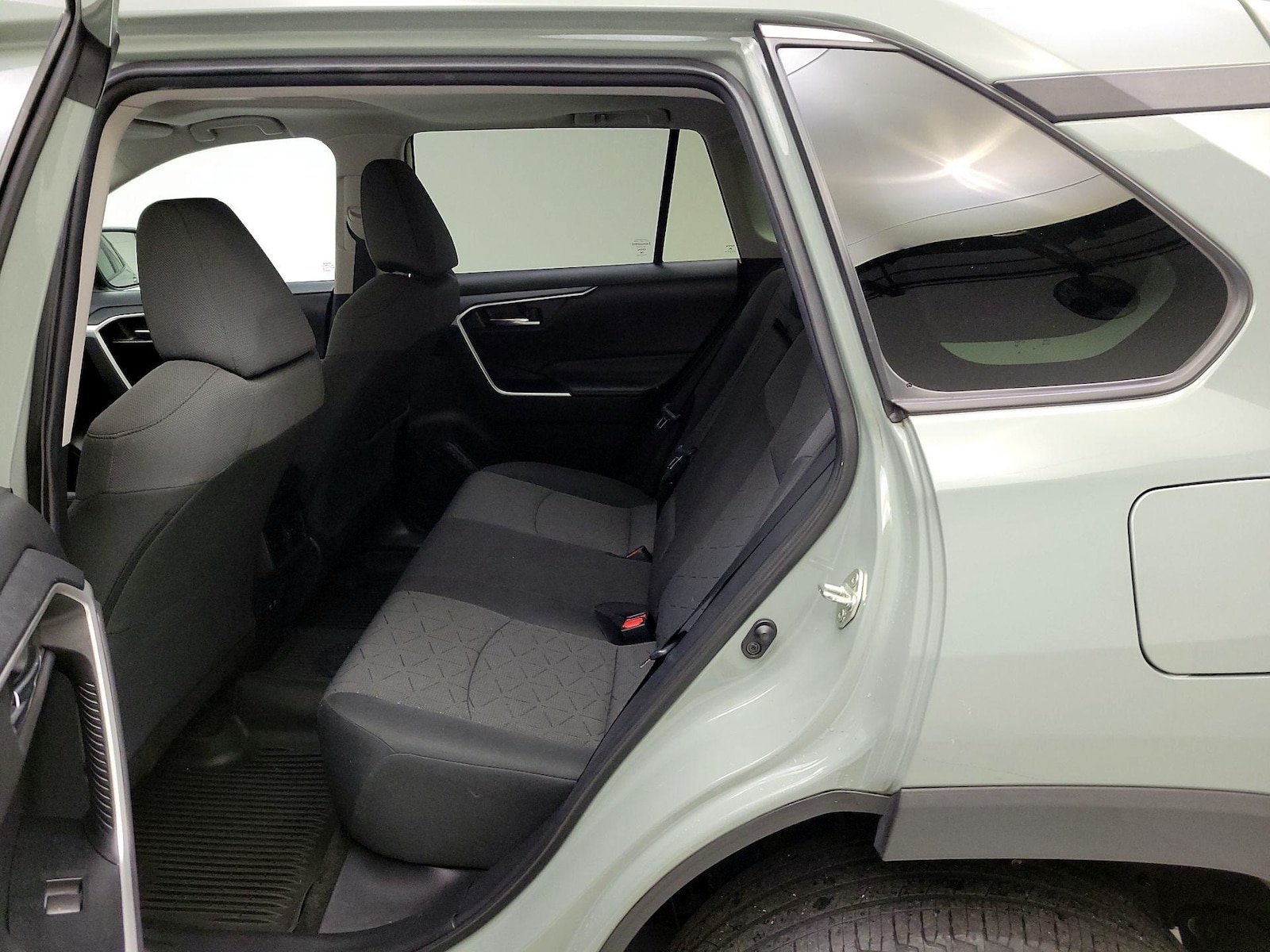 2020 Toyota RAV4 XLE - Photo 20