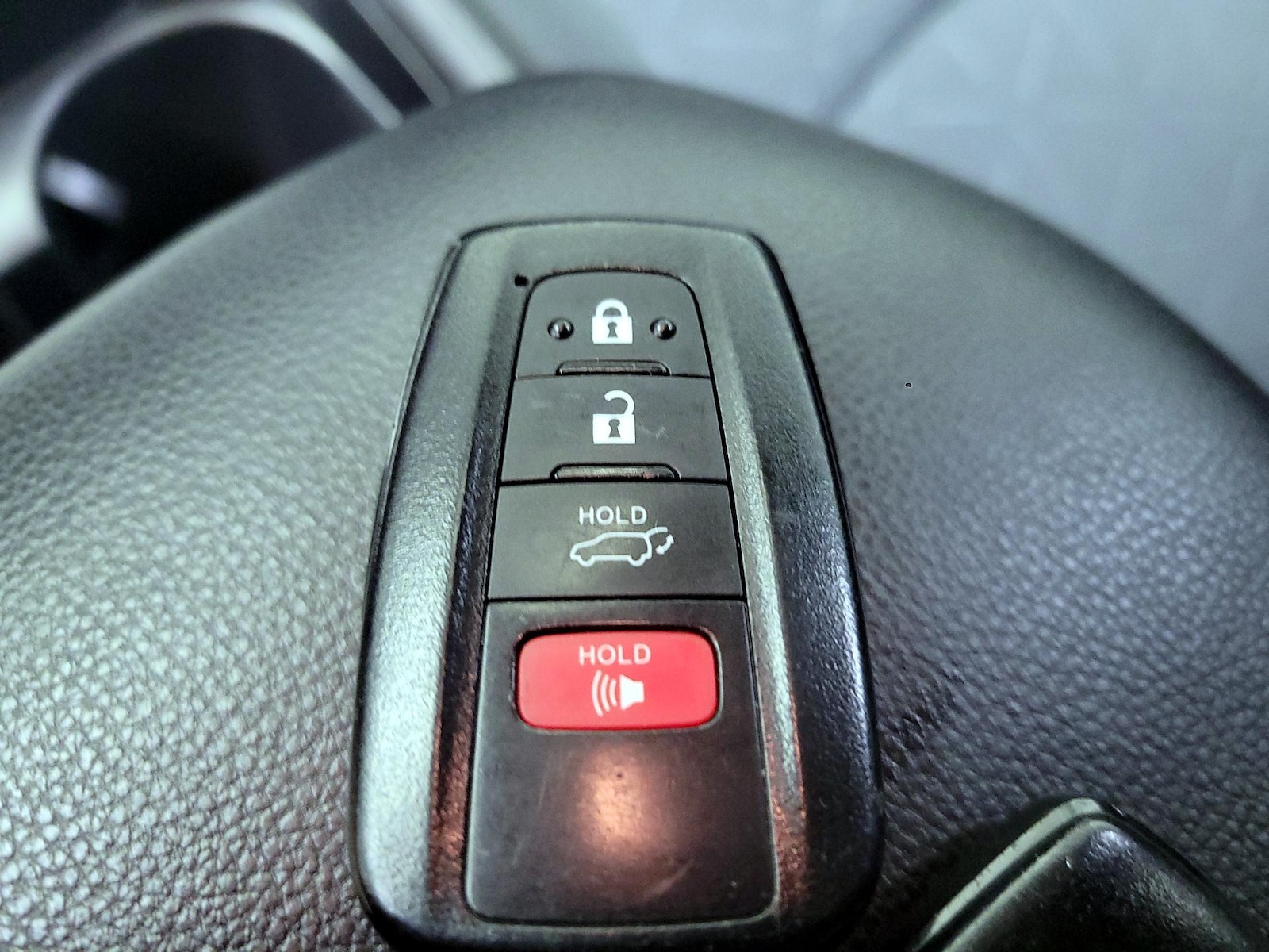 2020 Toyota RAV4 XLE - Photo 23