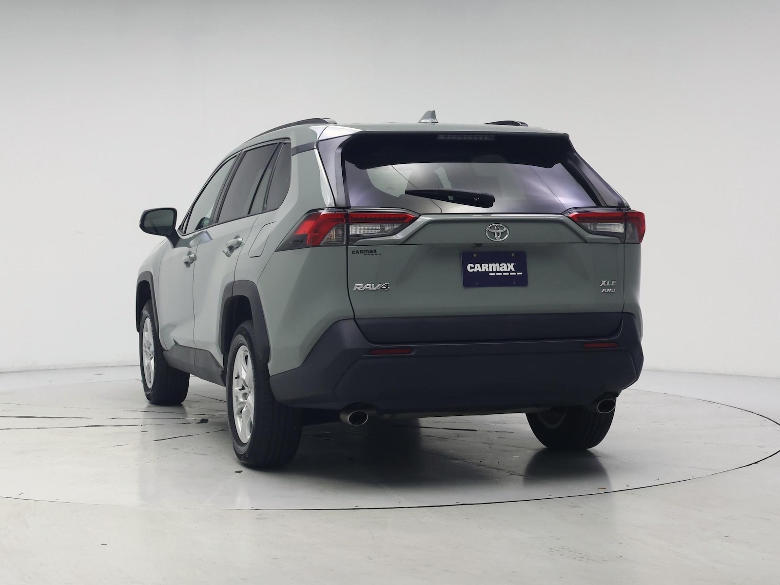 2020 Toyota RAV4 XLE - Photo 7