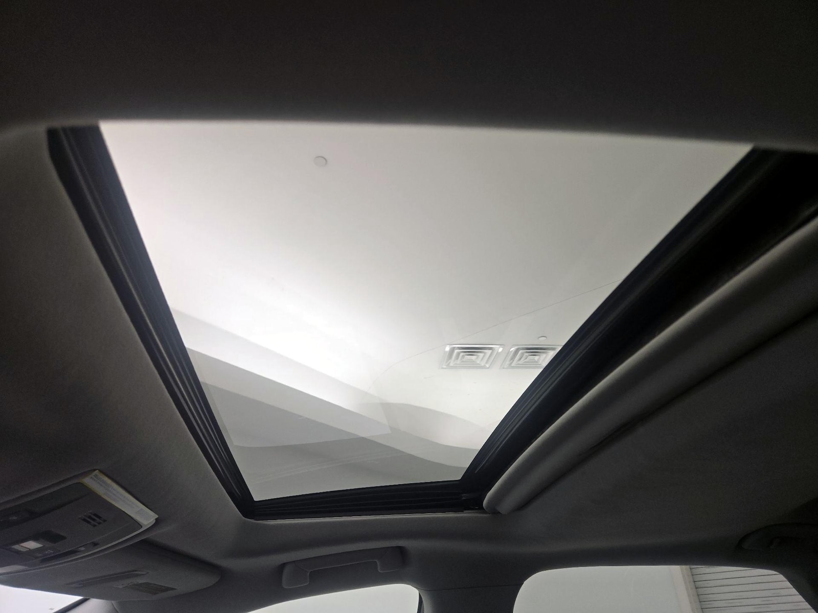 Sunroof(s) & Overhead Airbags