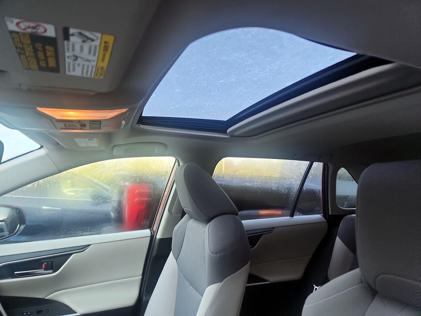 Sunroof(s) & Overhead Airbags