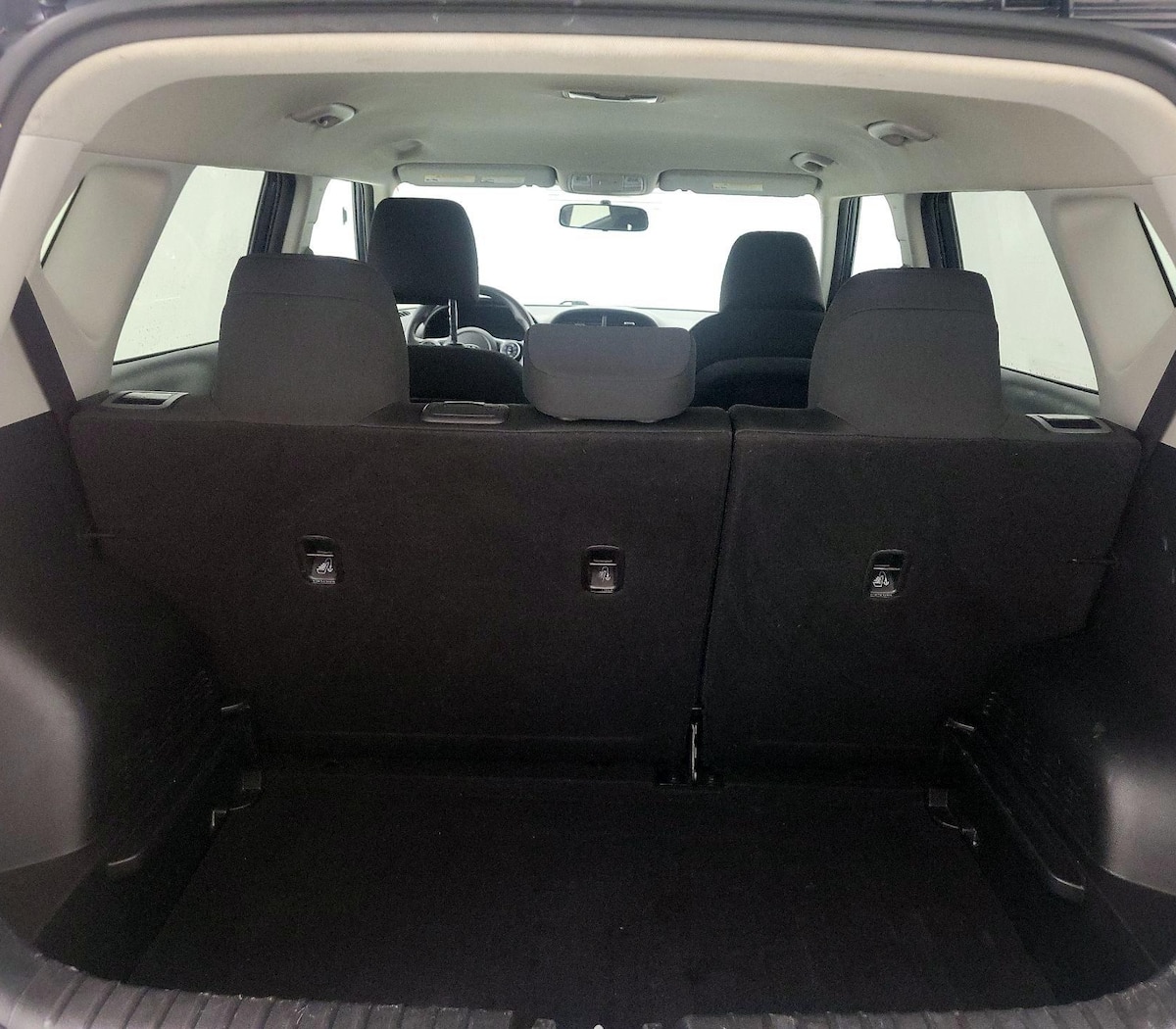 Trunk/Cargo (Seats Up)