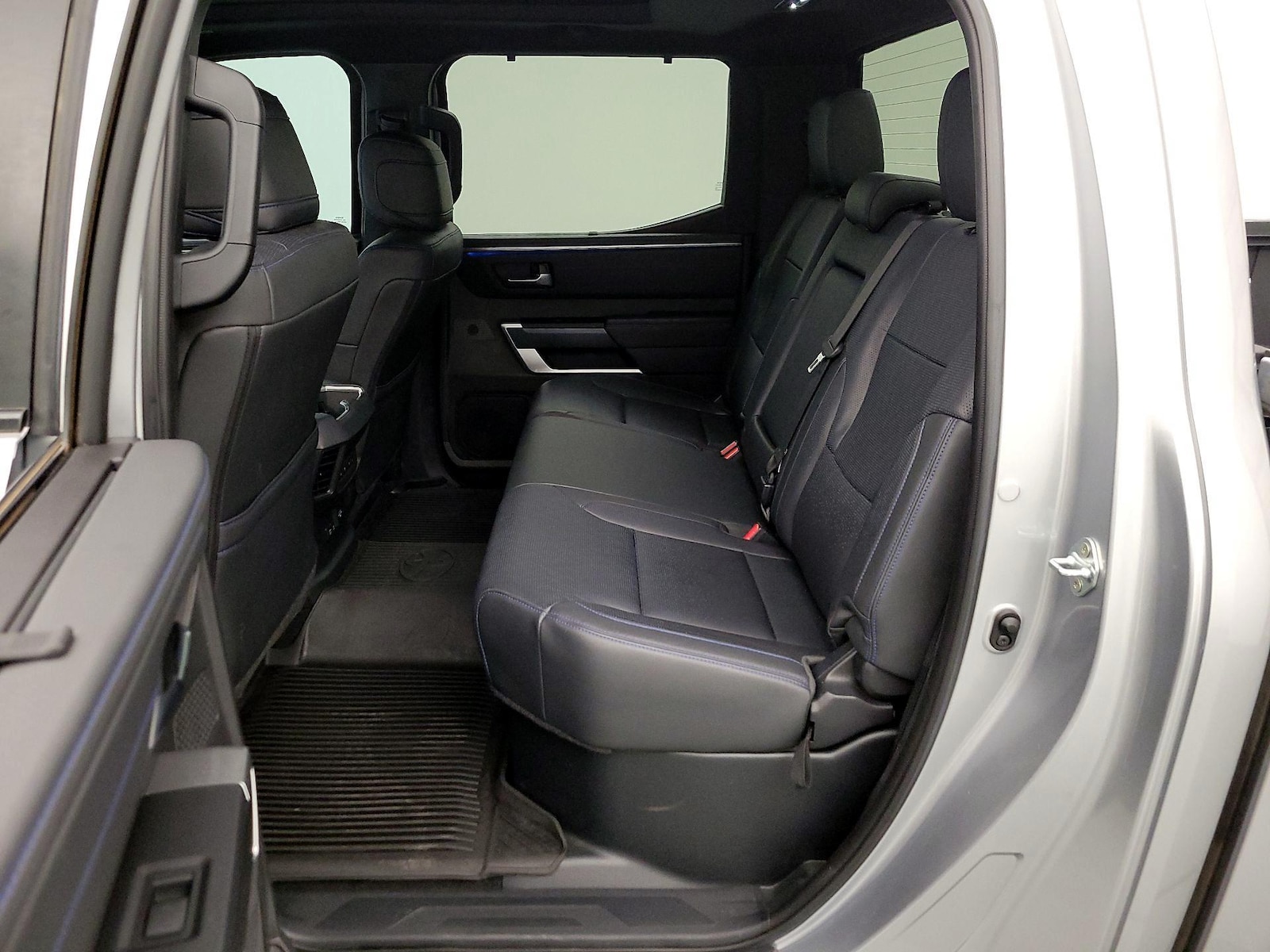 Rear A/C Seat(s)