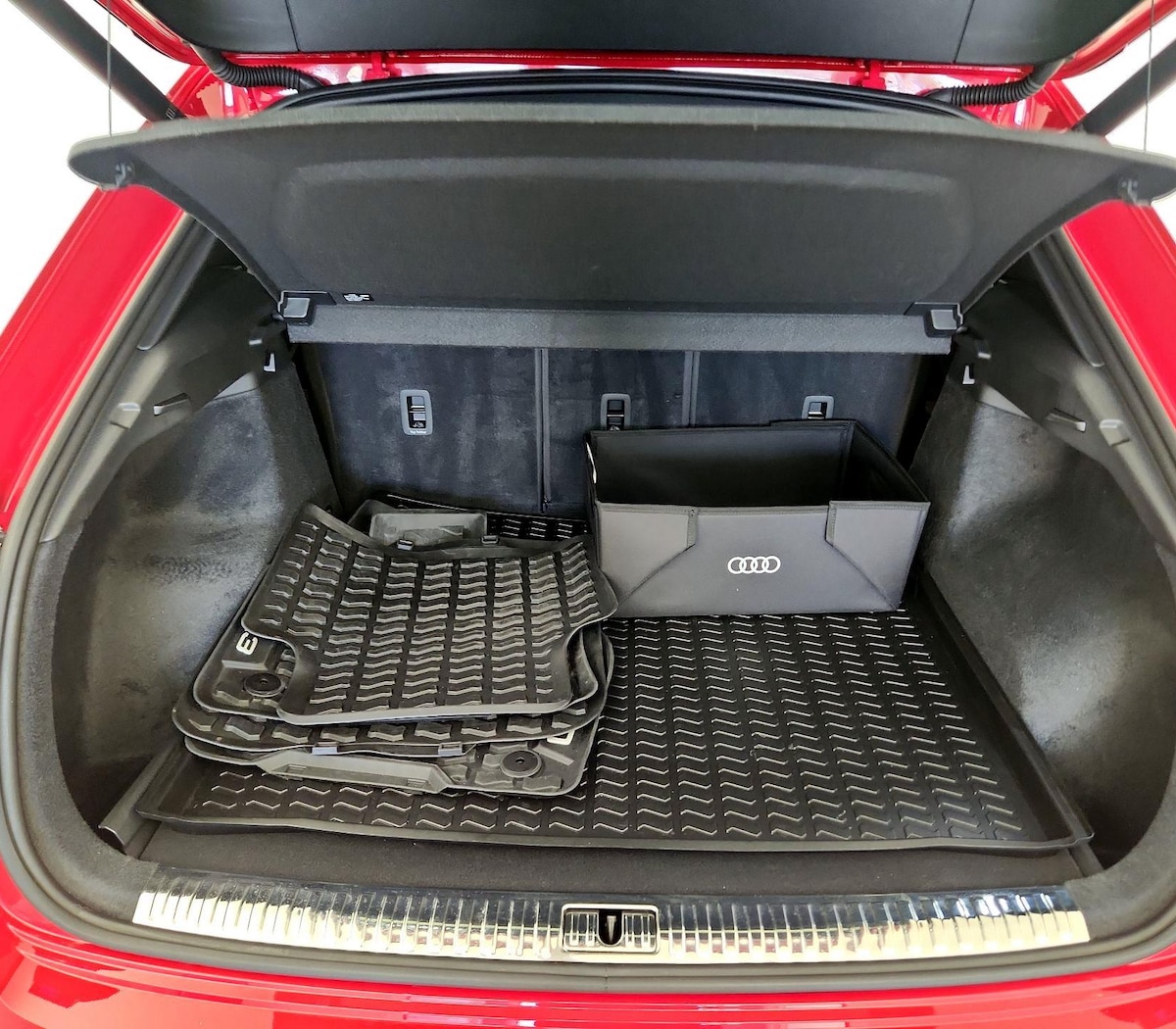 Trunk/Cargo (Seats Up)