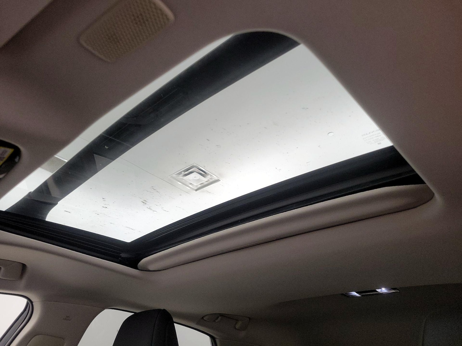 Sunroof(s) & Overhead Airbags
