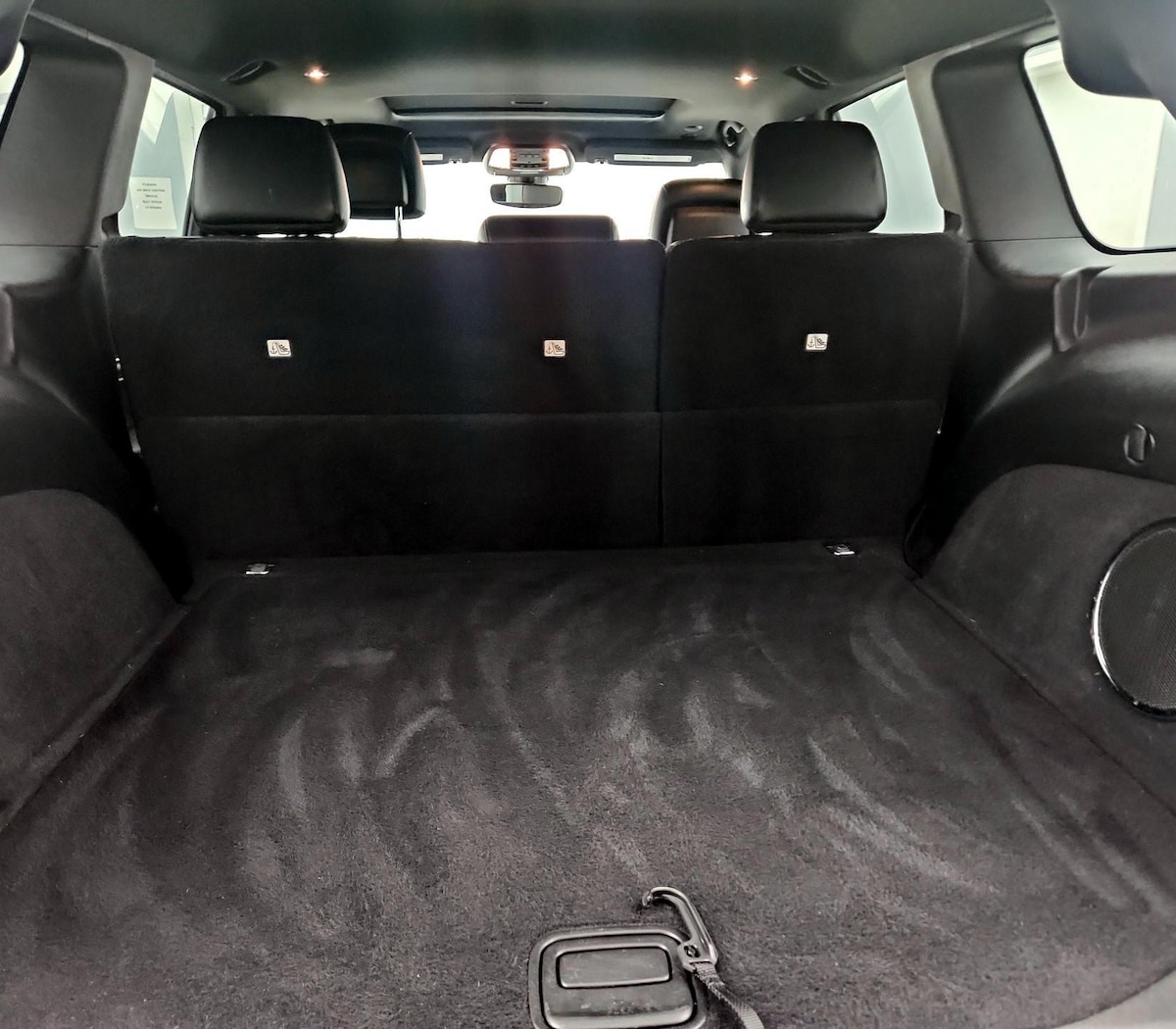Trunk/Cargo (Seats Up)