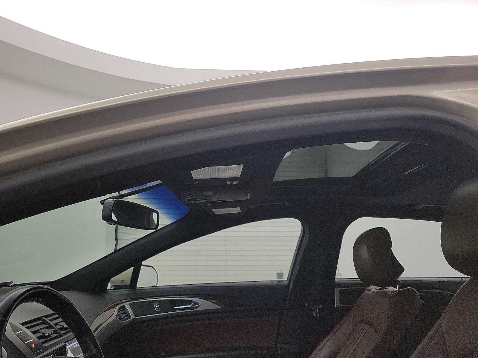Sunroof(s) & Overhead Airbags