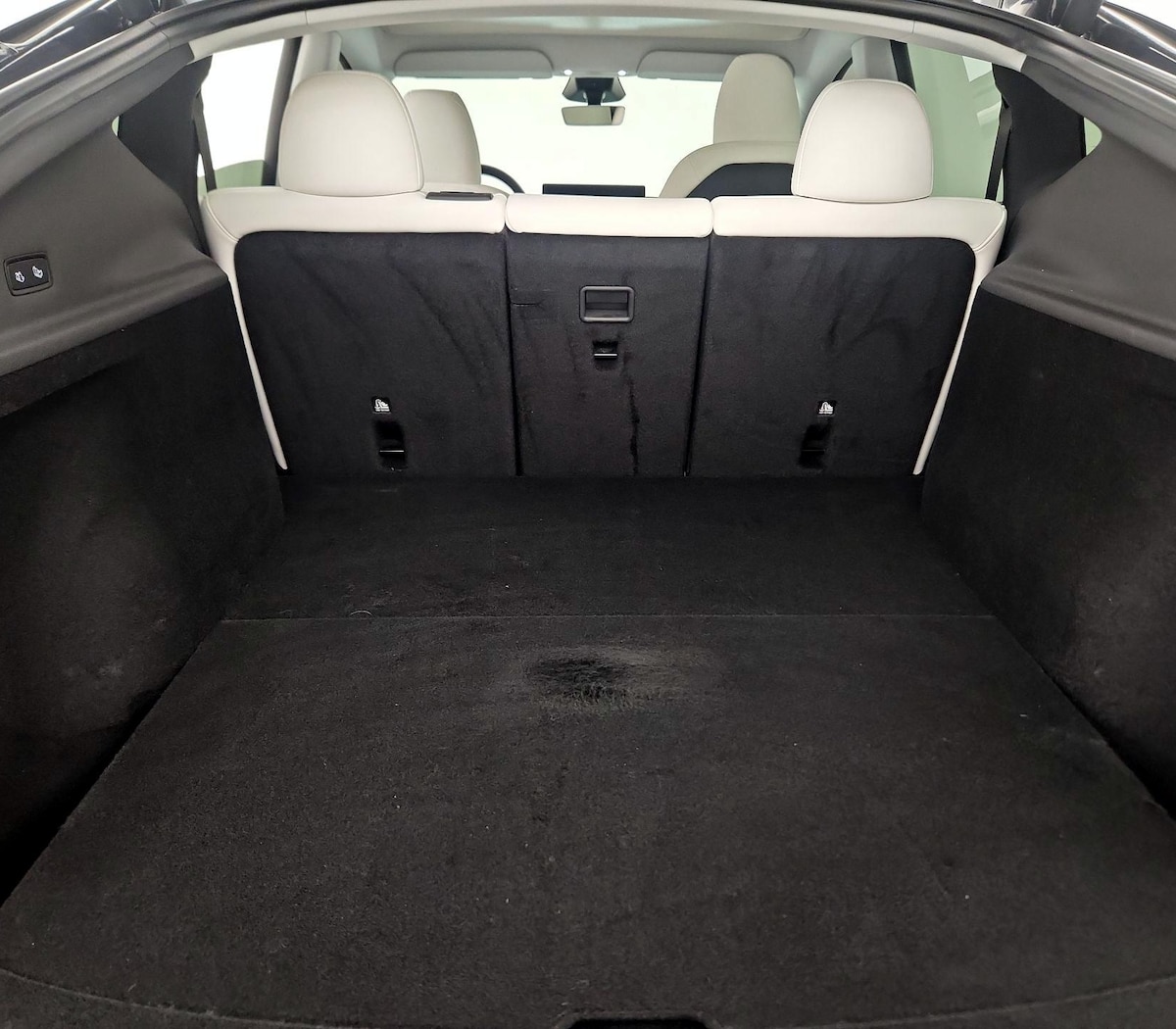 Trunk/Cargo (Seats Up)