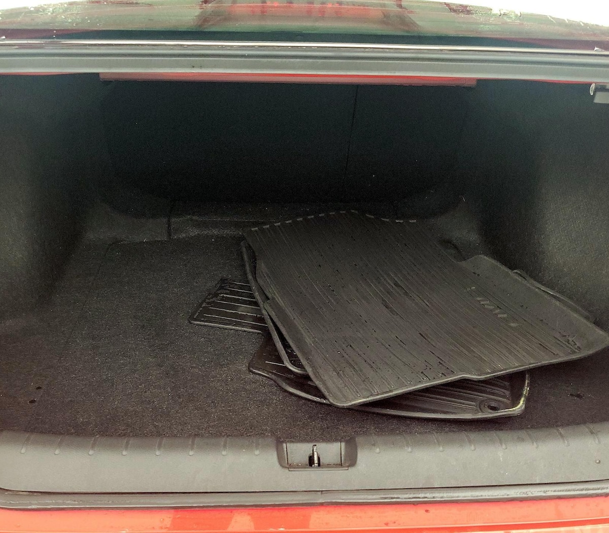 Trunk/Cargo (Seats Up)