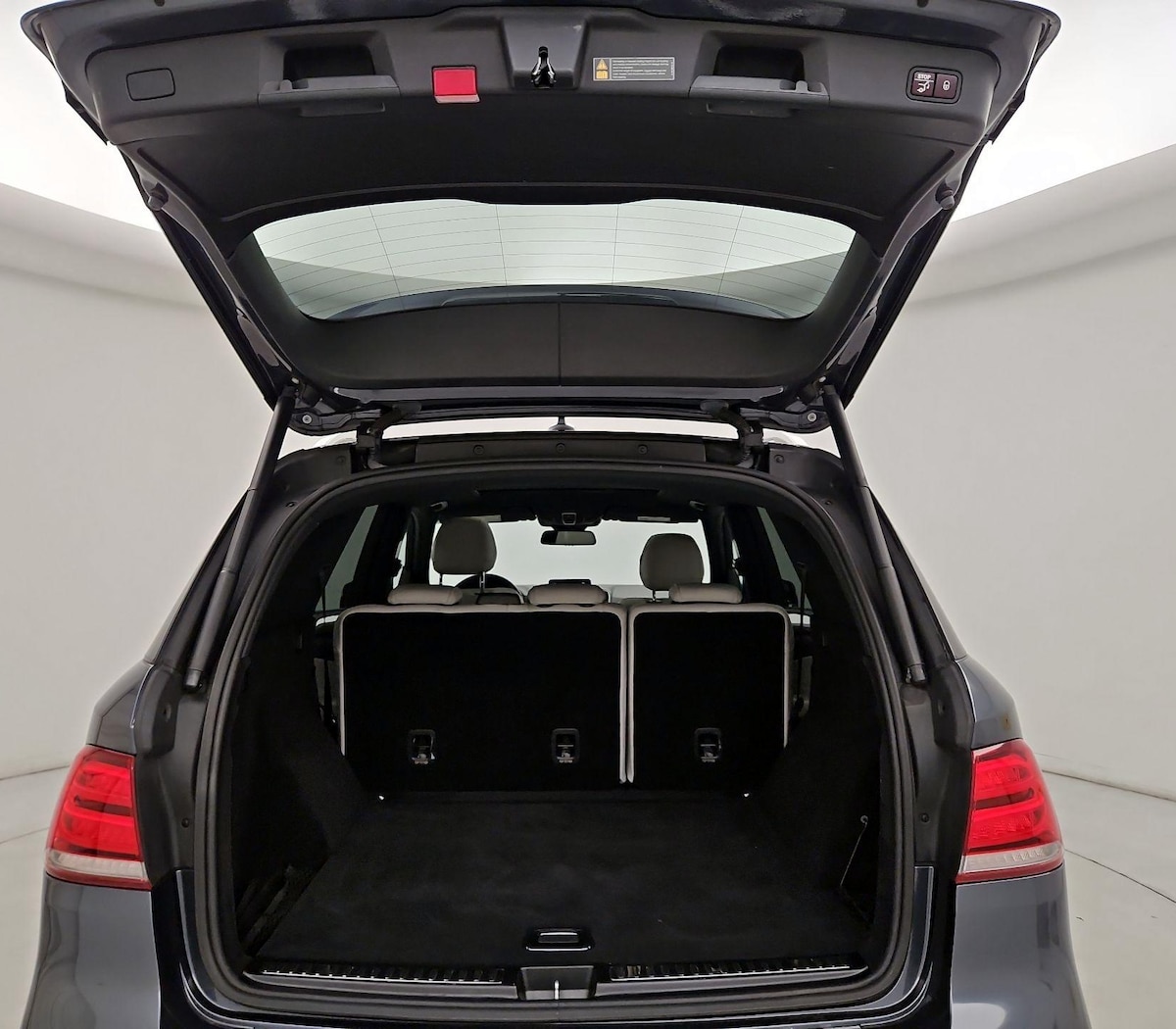Trunk/Cargo (Seats Up)