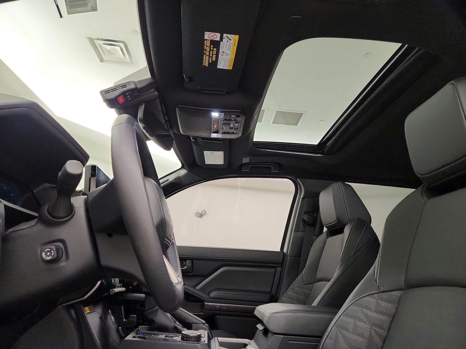 Sunroof(s) & Overhead Airbags