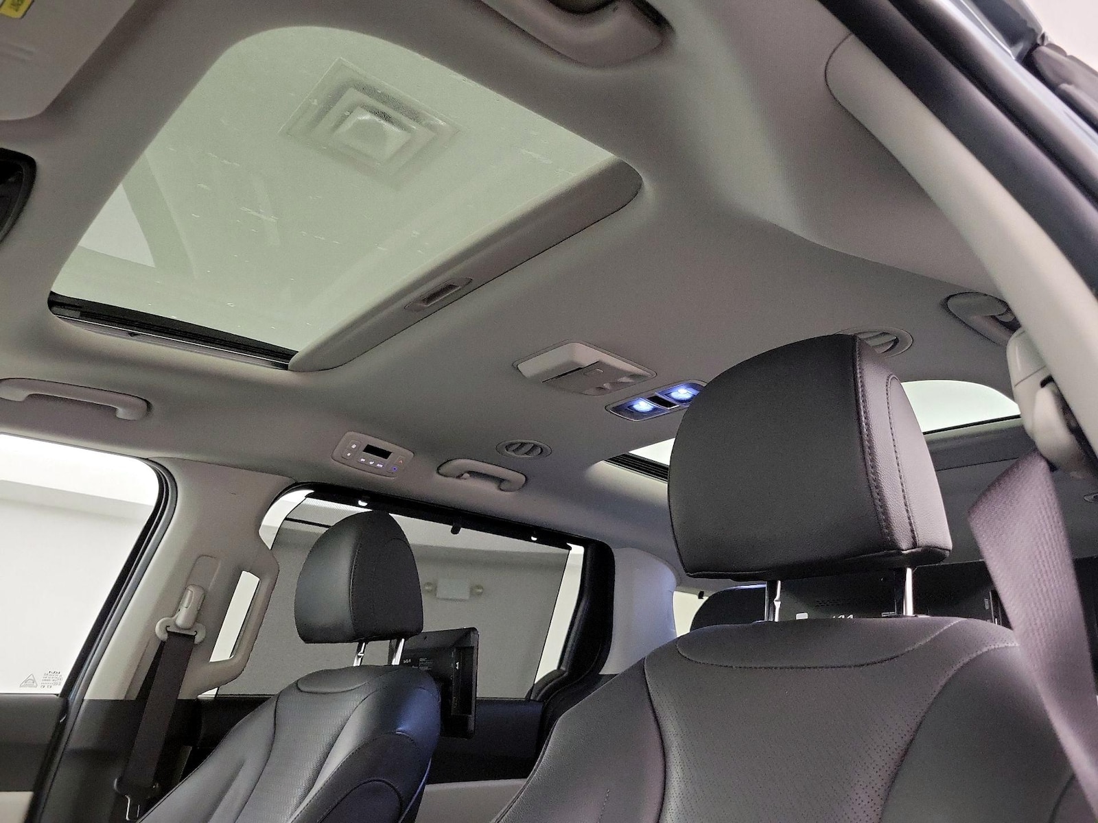 Sunroof(s) & Overhead Airbags