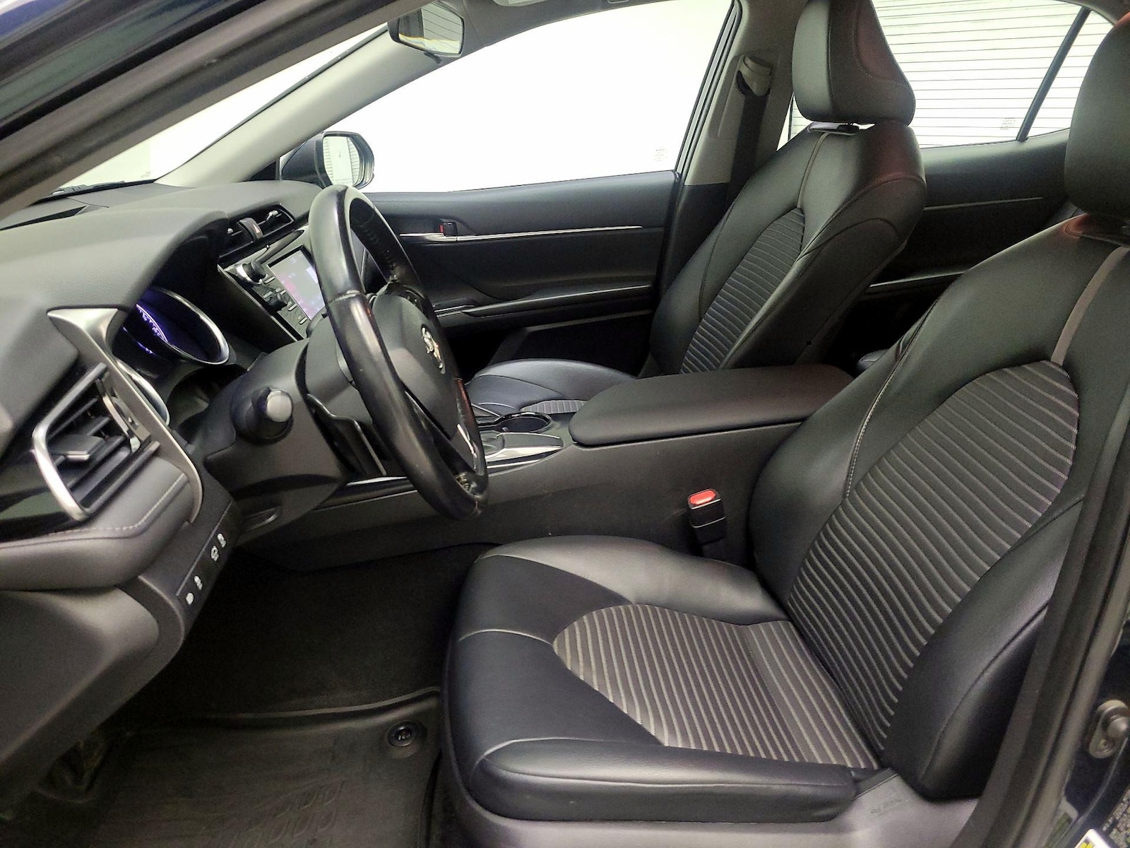 Power Seat(s) & Side Airbags