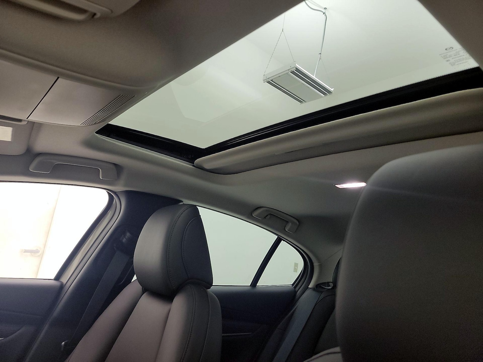 Sunroof(s) & Overhead Airbags