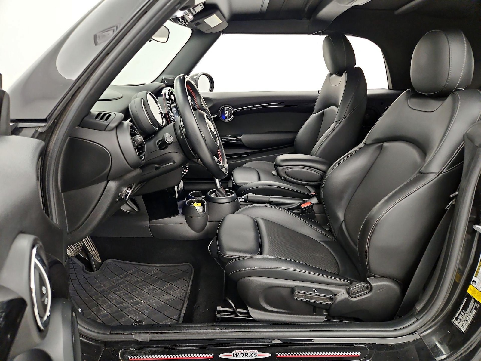 Side Airbags & Leatherette Seats