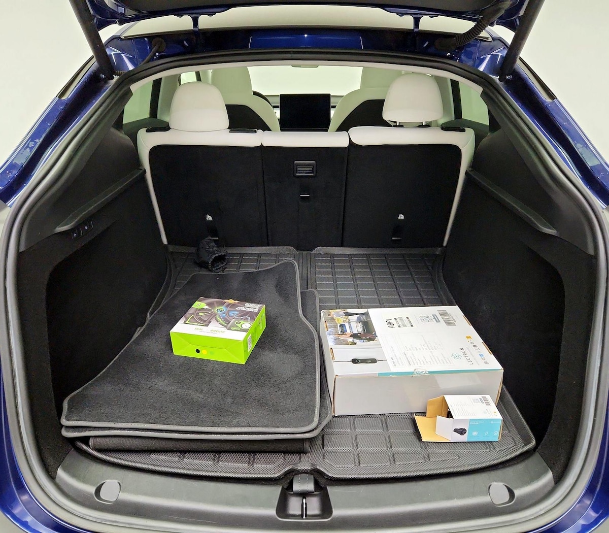 Trunk/Cargo (Seats Up)