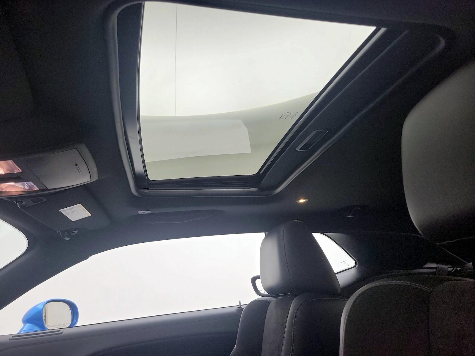 Sunroof(s) & Overhead Airbags