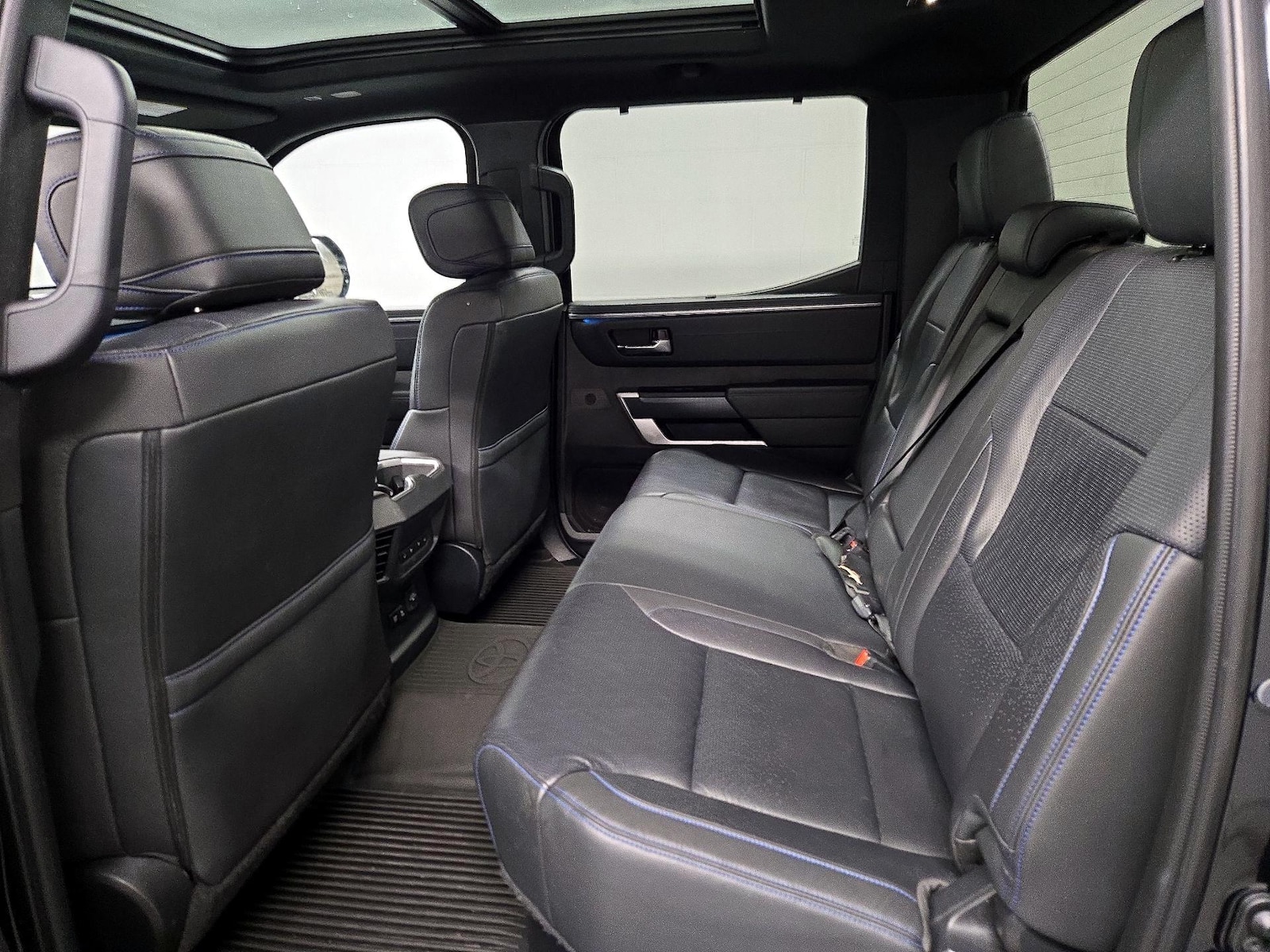 Rear A/C Seat(s)