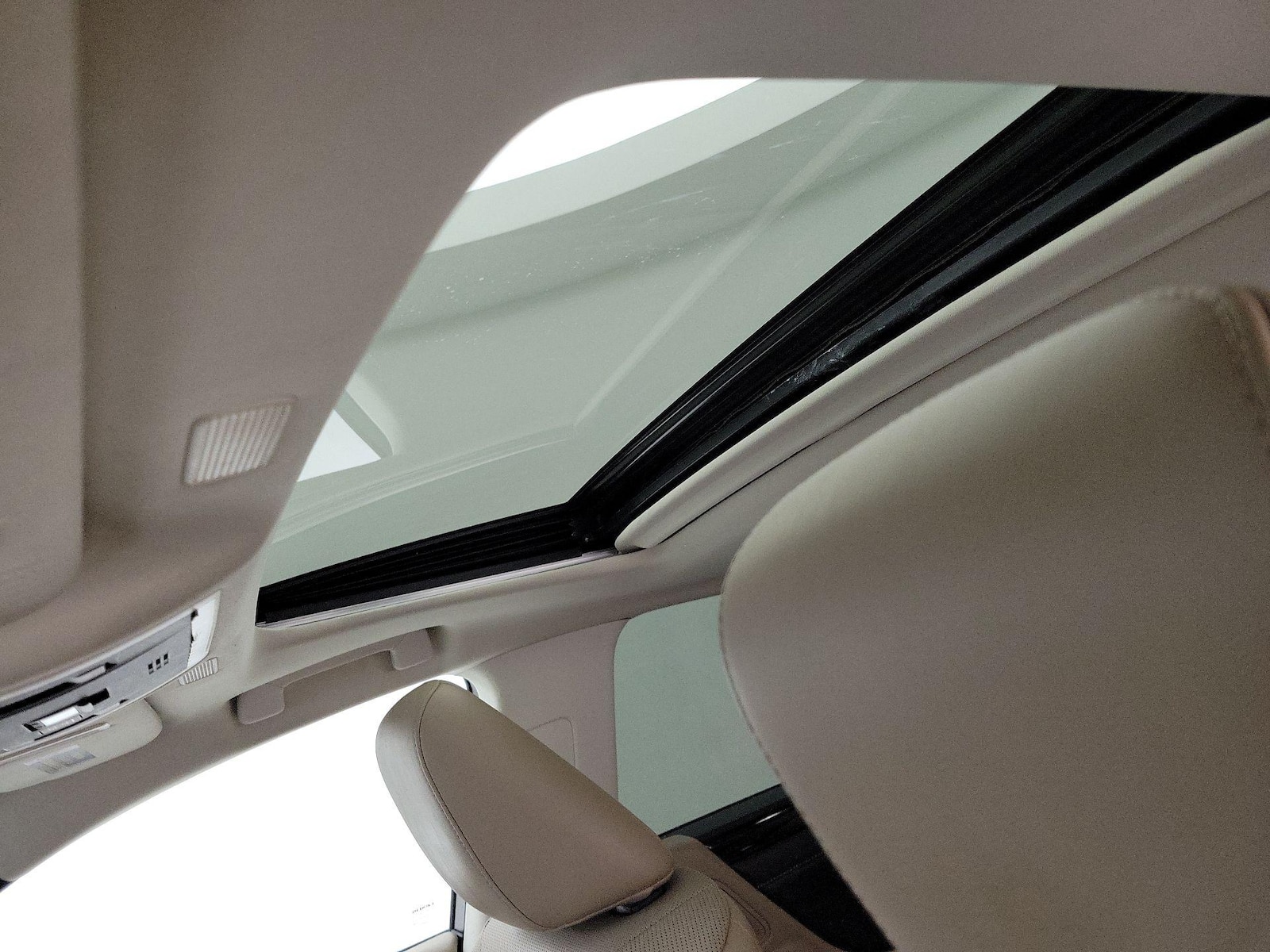 Sunroof(s) & Overhead Airbags