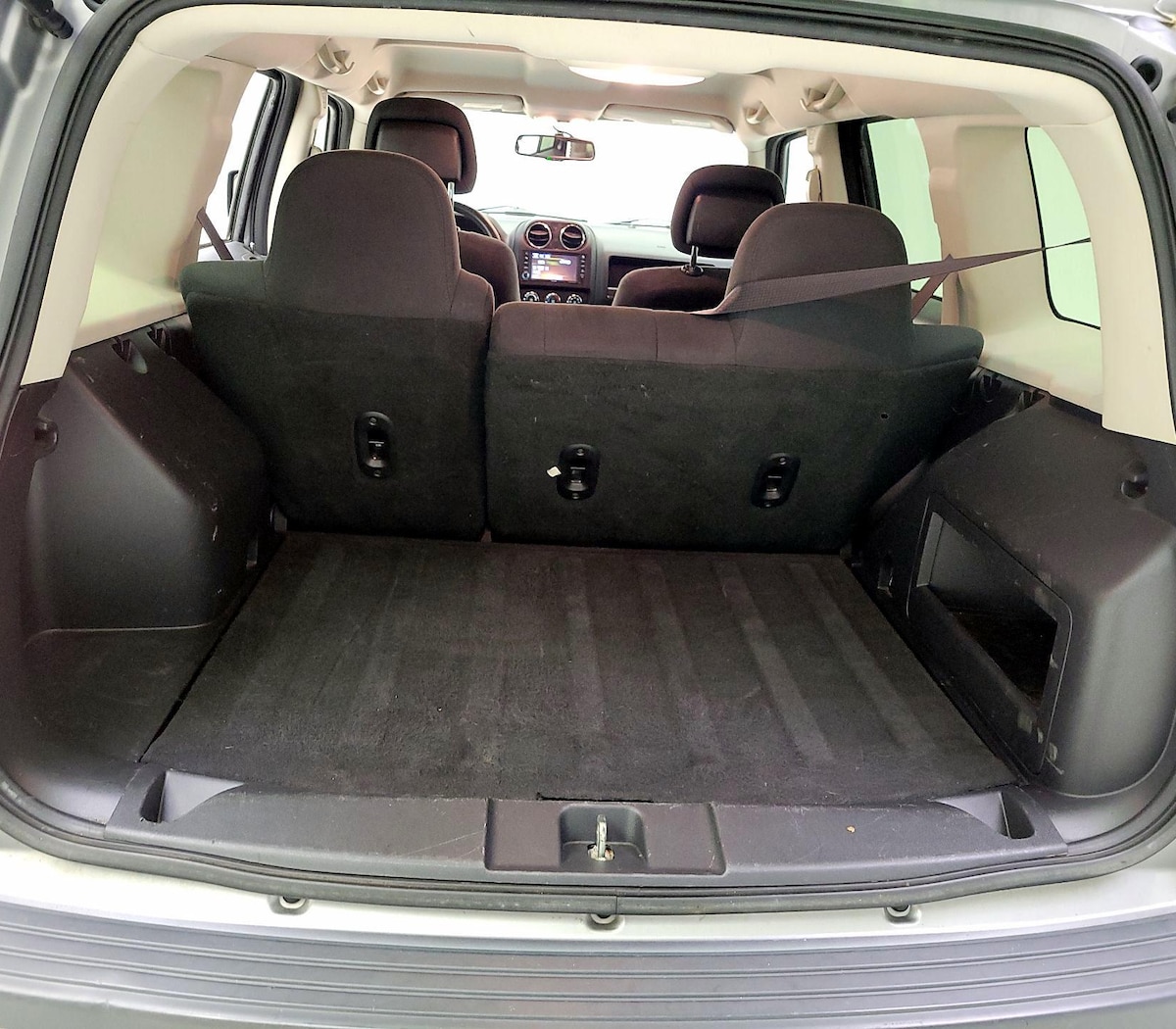Trunk/Cargo (Seats Up)