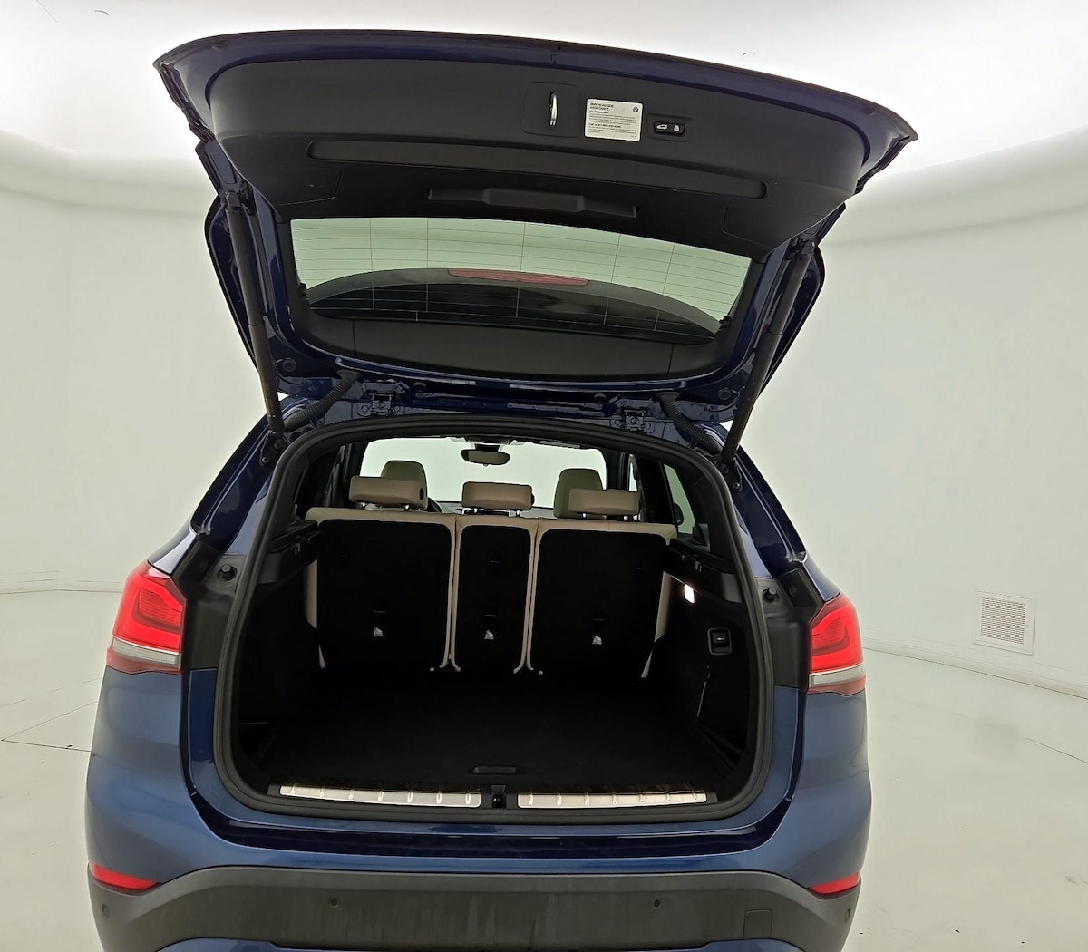 Trunk/Cargo (Seats Up)
