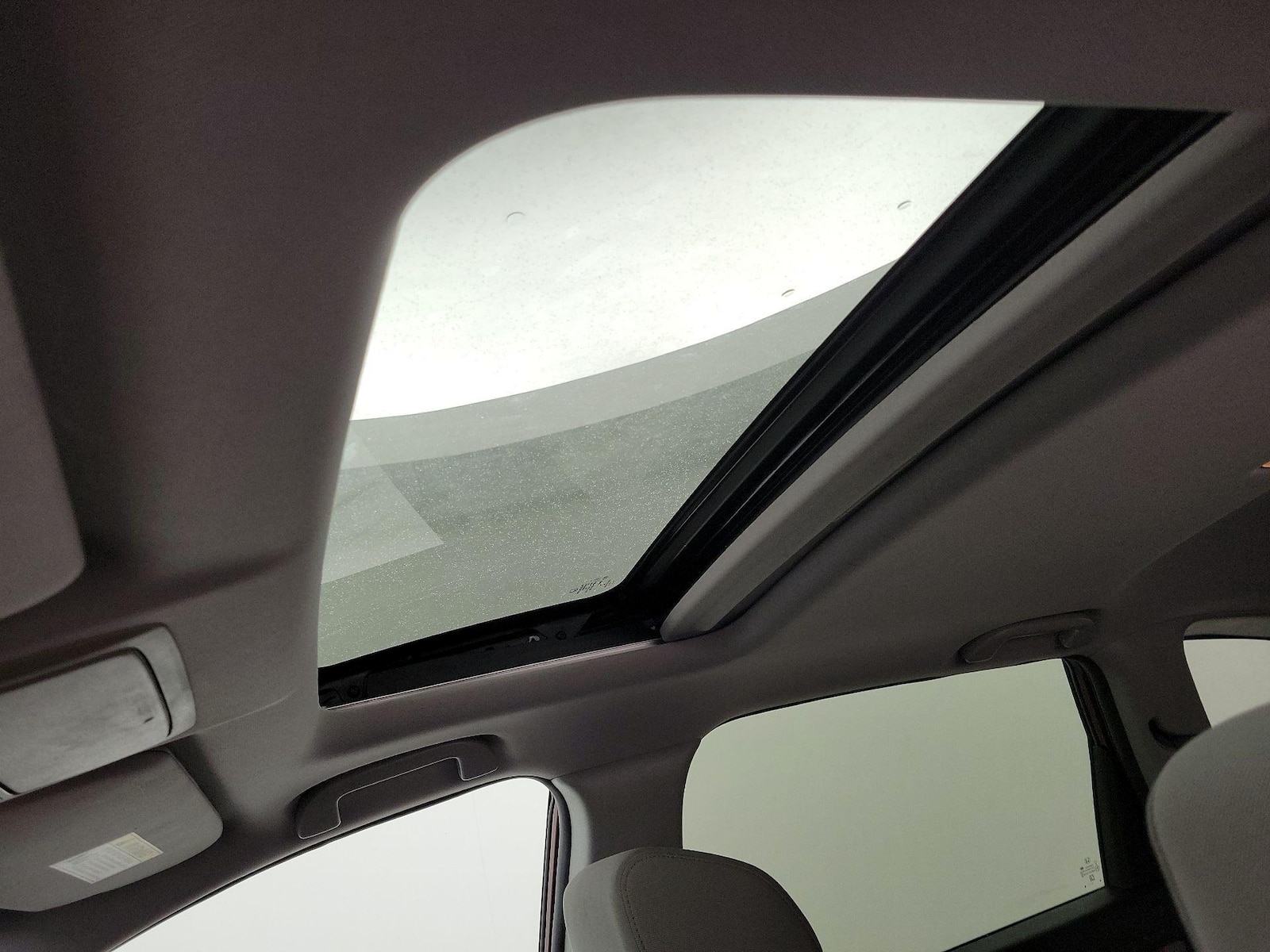 Sunroof(s) & Overhead Airbags