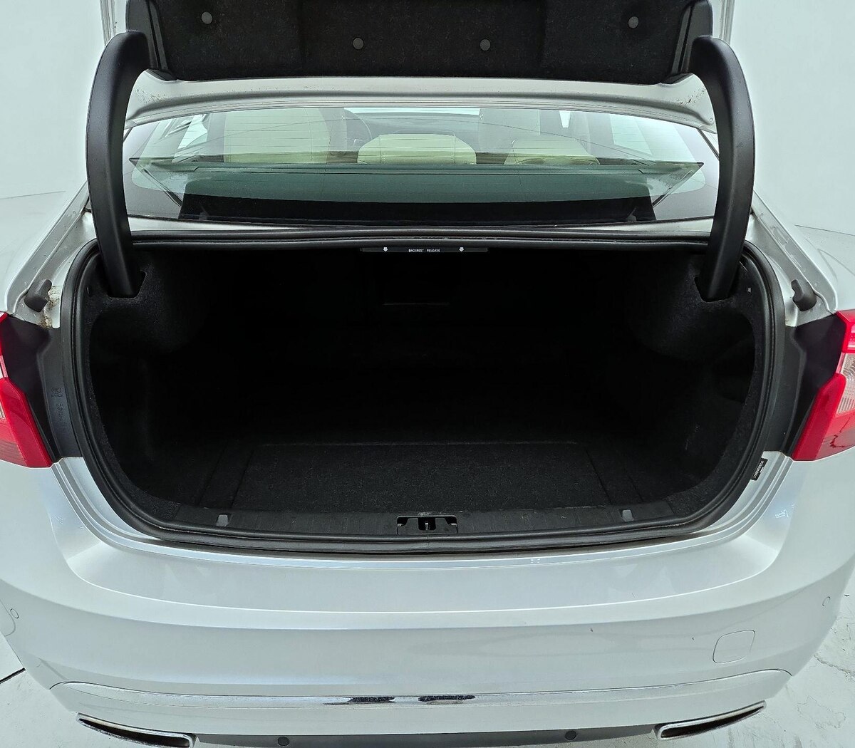 Trunk/Cargo (Seats Up)